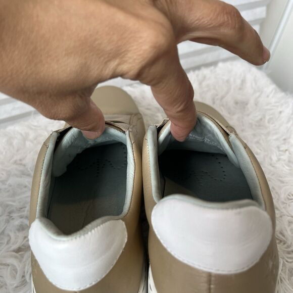 Fly London Gold Sneakers with Minimalist Design - Picture 6 of 8